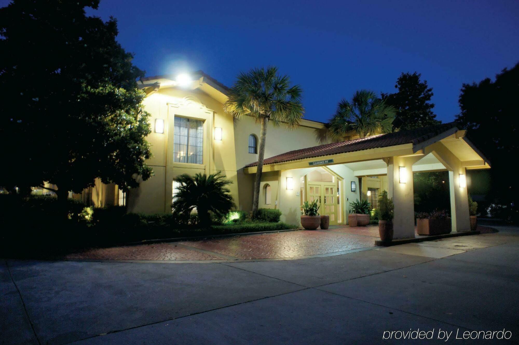 Quality Inn & Suites North Charleston - Ashley Phosphate Exterior photo